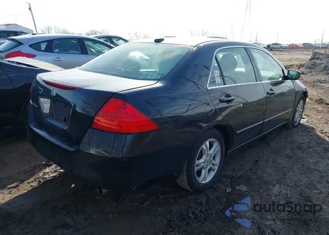 2007 Honda Accord 2.4 Ex z USA, uszkodzony, nr VIN 1HGCM56847A068528